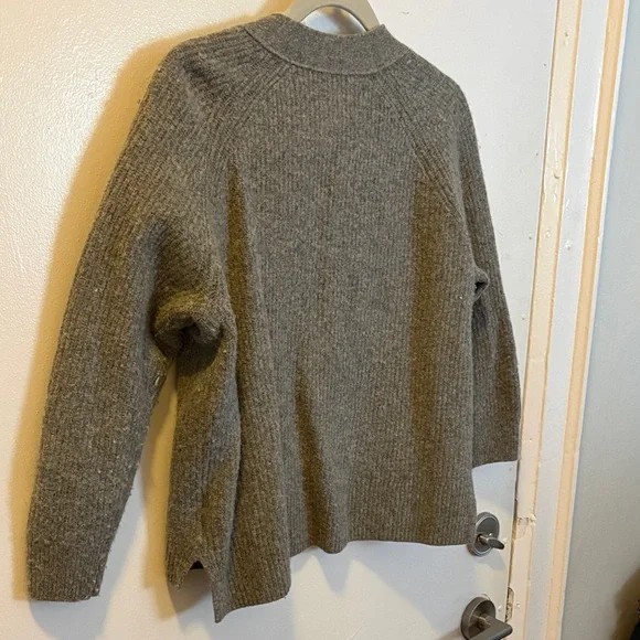 Madewell Grey V-Neck Merino Wool Sweater - Picture 4 of 4